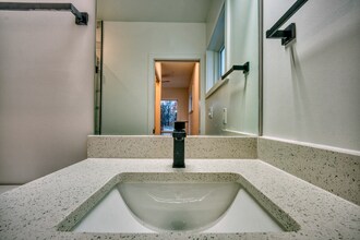 5835 Colorado Ave NW in Washington, DC - Foto de edificio - Building Photo