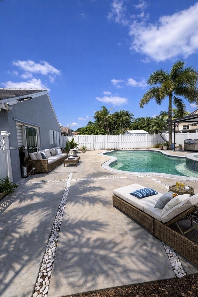 19227 NW 22nd St in Pembroke Pines, FL - Building Photo - Building Photo