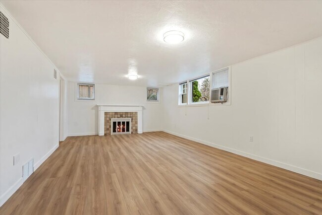 233 Douglas St in Salt Lake City, UT - Building Photo - Building Photo