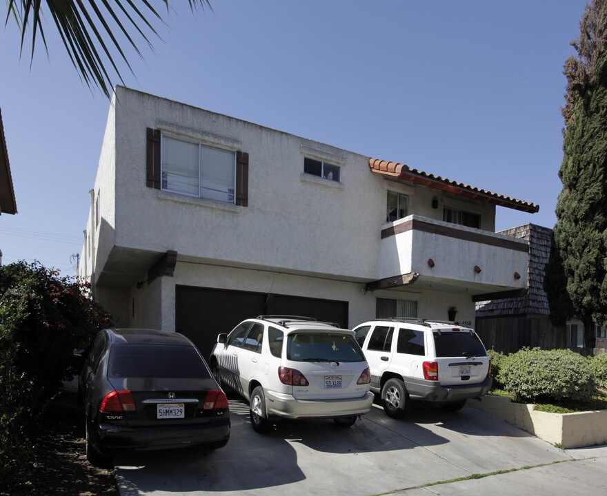4550 Bancroft St in San Diego, CA - Foto de edificio