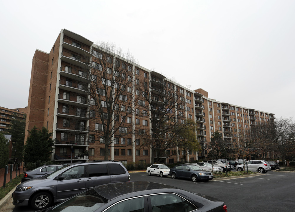 Sutton Towers Condominiums in Washington, DC - Building Photo