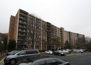 Sutton Towers Condominiums in Washington, DC - Building Photo - Building Photo