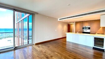 1555 Kapiolani Blvd in Honolulu, HI - Building Photo