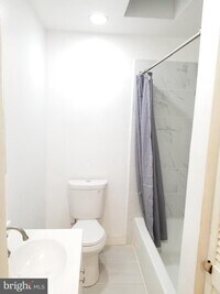 2046 Harman Ave photo'