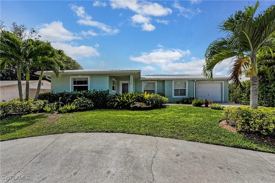 1540 Curlew Ave in Naples, FL - Building Photo