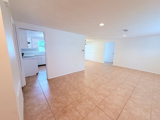 7437 Daggett Terrace in New Port Richey, FL - Building Photo - Building Photo