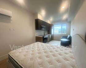 720-720 K. L. O. Rd in Kelowna, BC - Building Photo - Building Photo