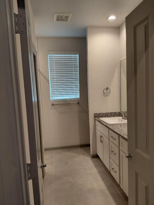44 Dipping Ln in Houston, TX - Building Photo