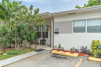 5711 NW 2nd St in Miami, FL - Building Photo - Building Photo