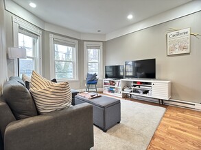 33 Adamson St, Unit 2 in Boston, MA - Foto de edificio - Building Photo