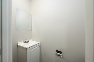 Blackhawk Apartments in Fort Wayne, IN - Building Photo - Interior Photo