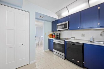 100 Ocean Trail Way, Unit 107 in Jupiter, FL - Foto de edificio - Building Photo