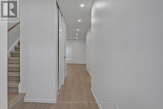 3500 Glen Erin Dr in Mississauga, ON - Building Photo - Building Photo