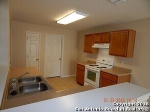 7127 Comet Manor in San Antonio, TX - Building Photo - Building Photo