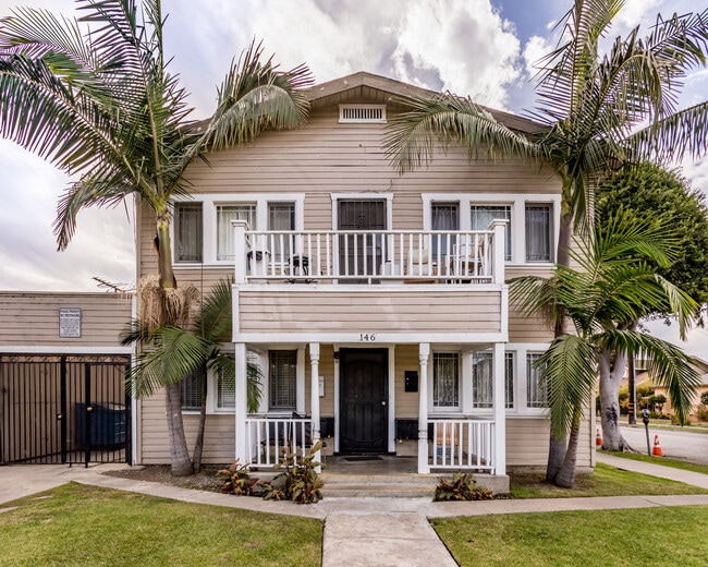 146-148 W Queen St in Inglewood, CA - Building Photo - Building Photo