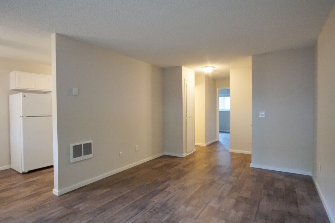 1523 SE Stark St in Portland, OR - Building Photo