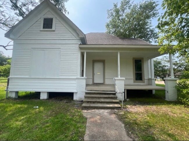 property at 1211 W Park Ave