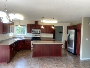 7030 E Kathleen Cir in Palmer, AK - Building Photo - Building Photo