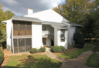 The Hedges Apartments in Greensboro, NC - Foto de edificio - Building Photo