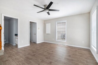 6686 Chupp Rd in Lithonia, GA - Building Photo - Building Photo