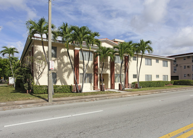 1410 SW 37 Ave in Coral Gables, FL - Building Photo - Building Photo