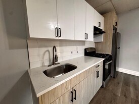 165 Hutton St, Unit 8 in Jersey City, NJ - Building Photo