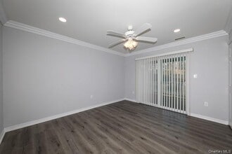 463 Lake Pointe Dr in Middle Island, NY - Building Photo - Building Photo
