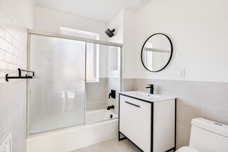 191 Withers St in Brooklyn, NY - Building Photo - Interior Photo