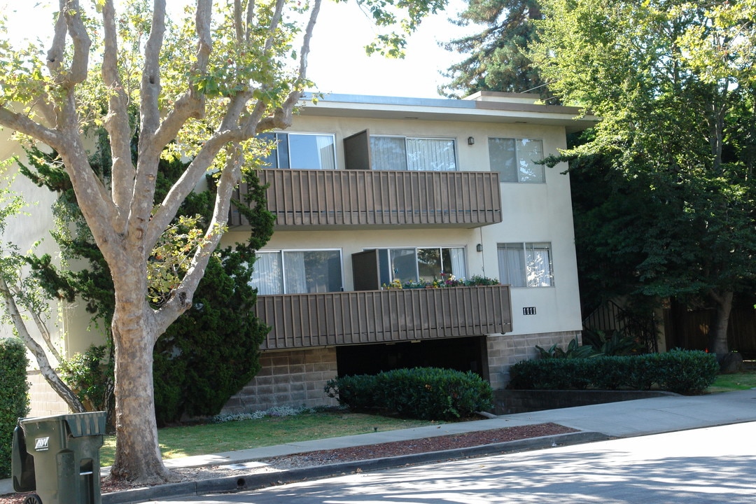 Douglas Avenue Apartments in Burlingame, CA - Building Photo