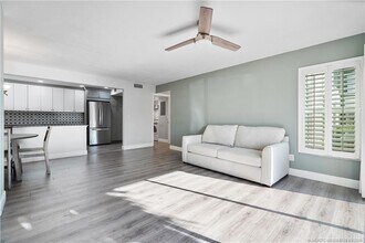 1935 SW Silver Pine Way in Palm City, FL - Building Photo - Building Photo