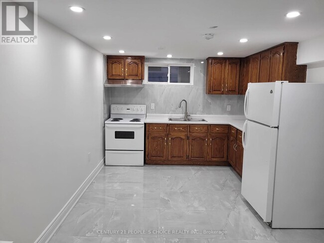 15 Nancy McCredie Dr in Brampton, ON - Building Photo - Building Photo