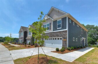 7004 Bentz St in Charlotte, NC - Foto de edificio - Building Photo