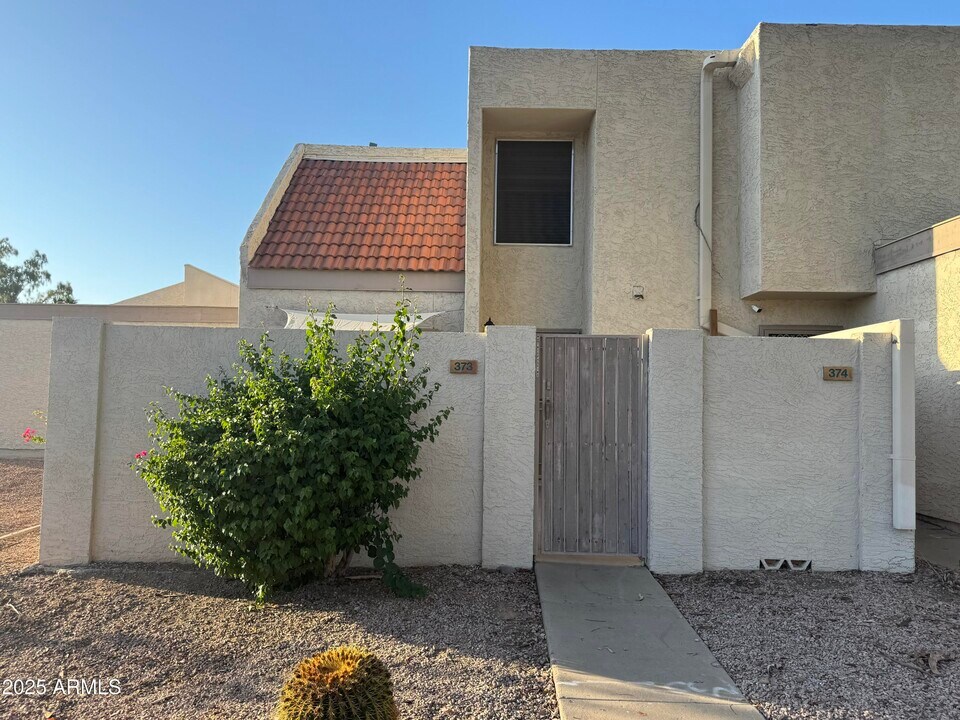 1342 W Emerald Ave in Mesa, AZ - Building Photo