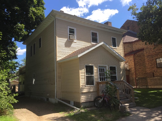 property at 21 Glen St NW