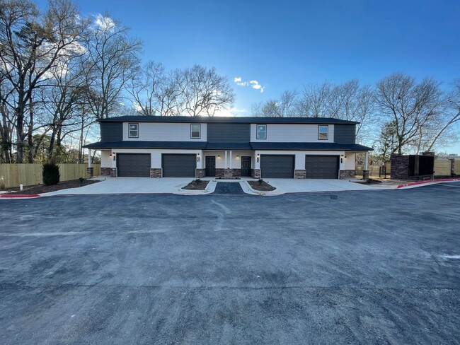 property at 1927 Lindbergh Dr