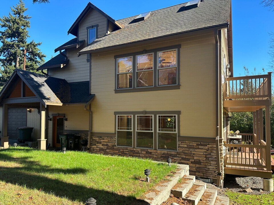 311 NE 117th St in Seattle, WA - Building Photo