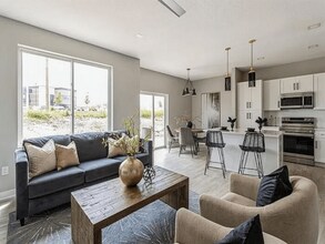 15588 Rocklyn Dr in Urbandale, IA - Building Photo - Building Photo