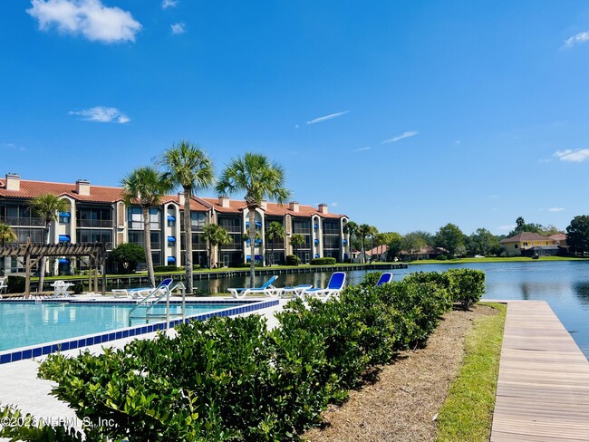 property at 3809 La Vista Cir