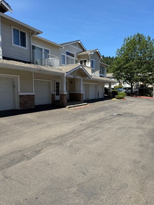4207 S 223rd St in Kent, WA - Building Photo