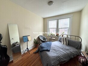 55 Park Dr, Unit 14 in Boston, MA - Foto de edificio - Building Photo