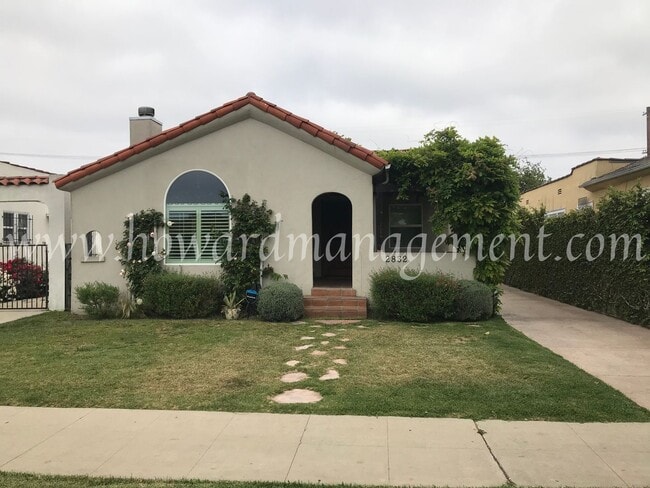 2832 S Victoria Ave in Los Angeles, CA - Building Photo - Building Photo