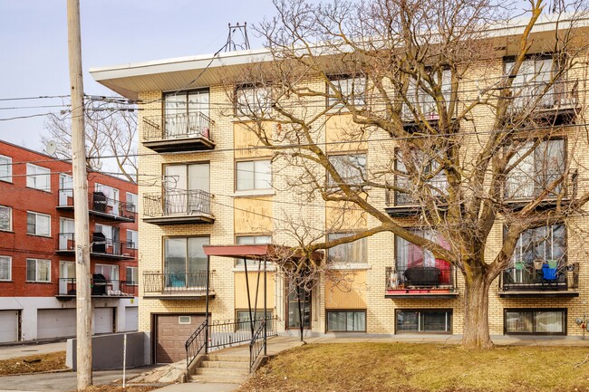 9177 Airlie St in Montréal, QC - Building Photo - Building Photo