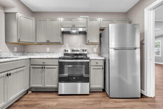 1194 S Perkins Rd in Memphis, TN - Building Photo - Building Photo