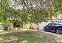 3901 Knollwood Dr, Unit B in Austin, TX - Foto de edificio - Building Photo