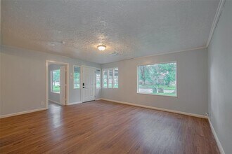 4906 Larkspur St in Houston, TX - Building Photo - Building Photo