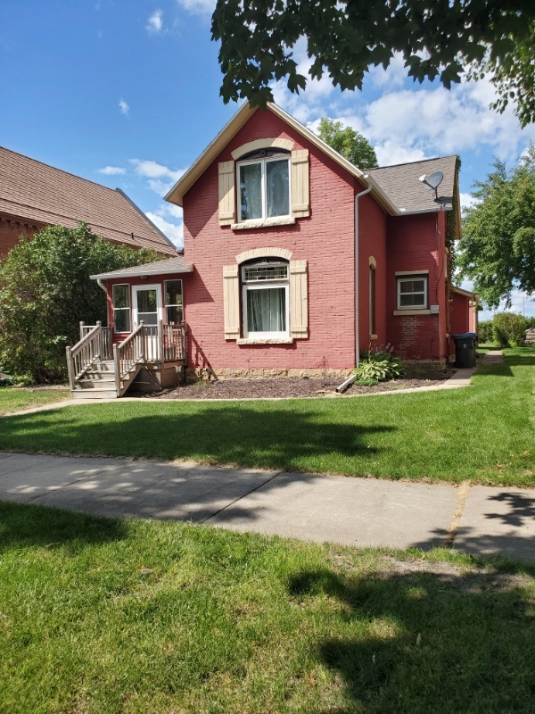 property at 228 W 5th St