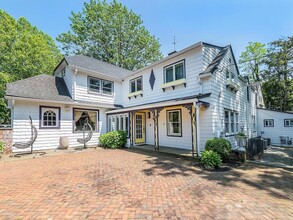431 Carpenter Ave in Sea Cliff, NY - Building Photo - Building Photo