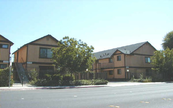 1670 Detroit Ave in Concord, CA - Building Photo - Building Photo