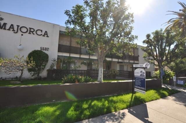 5502 Corteen Pl in Los Angeles, CA - Foto de edificio