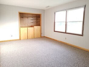 1050 1/2 S Jones Blvd, Unit Upper in North Liberty, IA - Building Photo - Building Photo